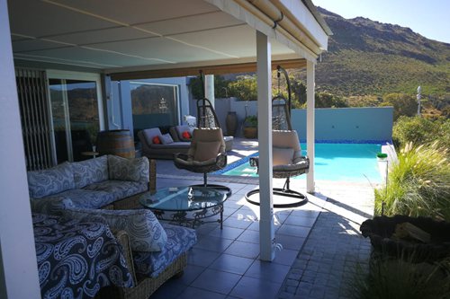 Flat Patio (Joana van Halsema)