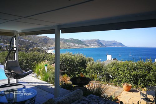 Flat view over False Bay (Joana van Halsema)